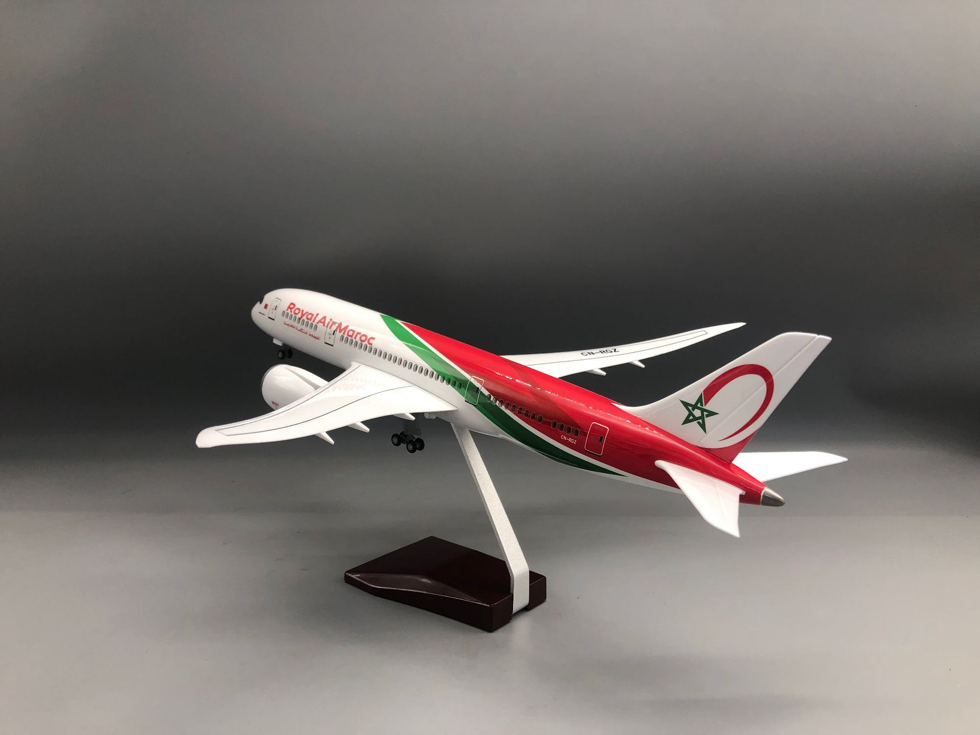 1/130 Scale Royal Air Maroc 78 - Office Technology ulasan dan harga