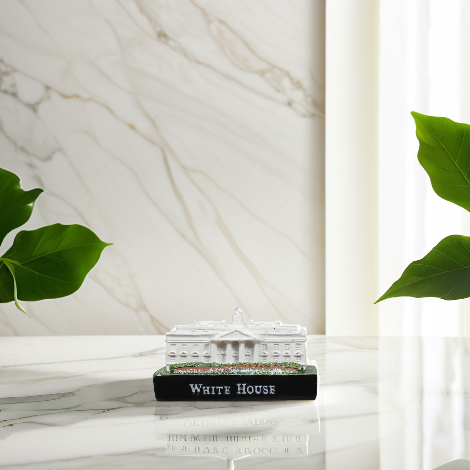 Elegant White House Resin Stat - Office Technology ulasan dan harga